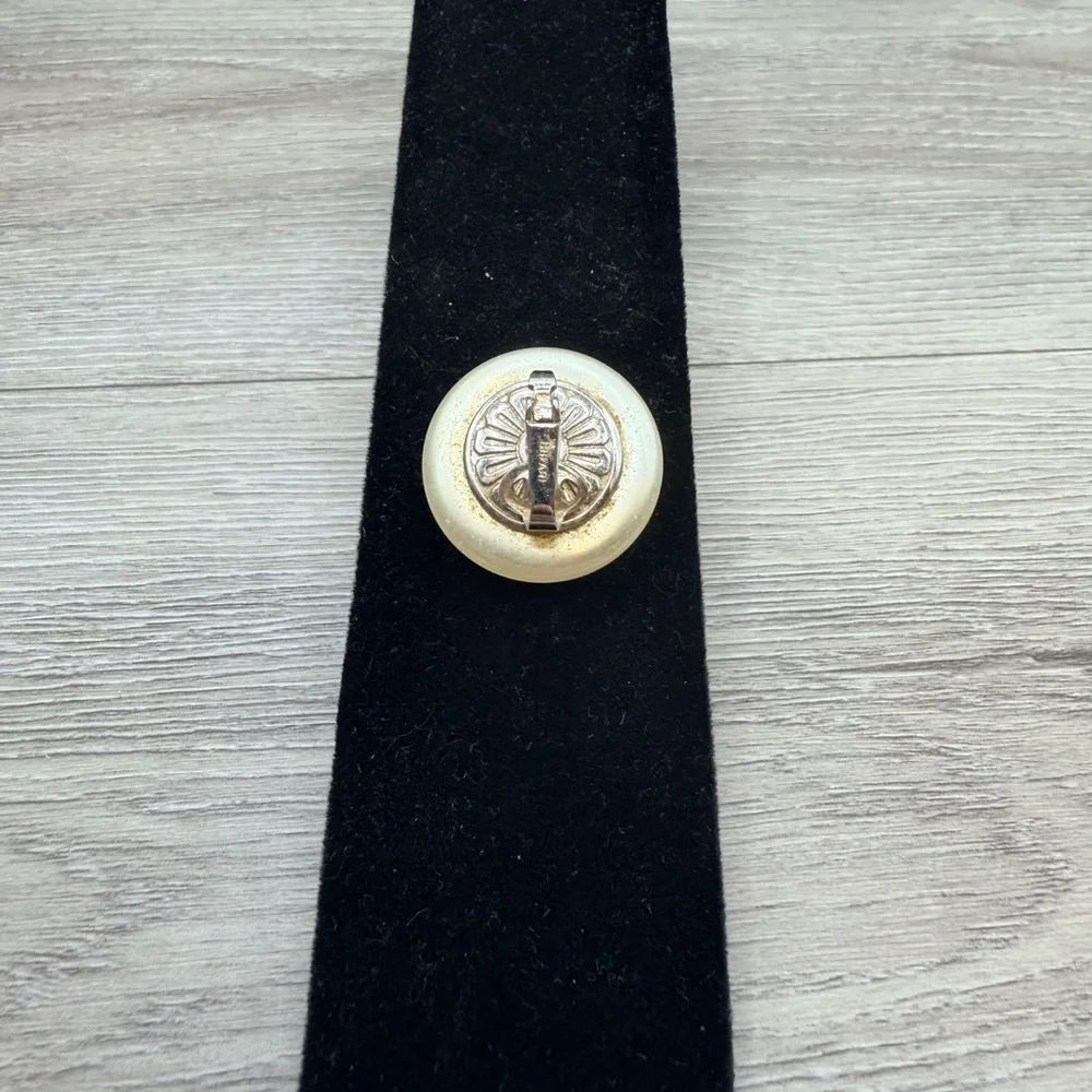 Elegant Cream Dome Brooch‎